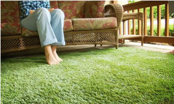 Vì sao thảm cỏ nhân tạo trong nhà ngày càng được yêu thích?