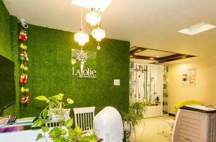 LÀM MỚI KHÔNG GIAN TƯỜNG NHÀ VỚI CỎ NHÂN TẠO